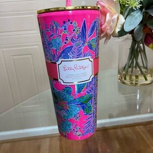 New Lilly Pulitzer Tumbler 24oz. The Lid Have A little Ship As Shows Picture.